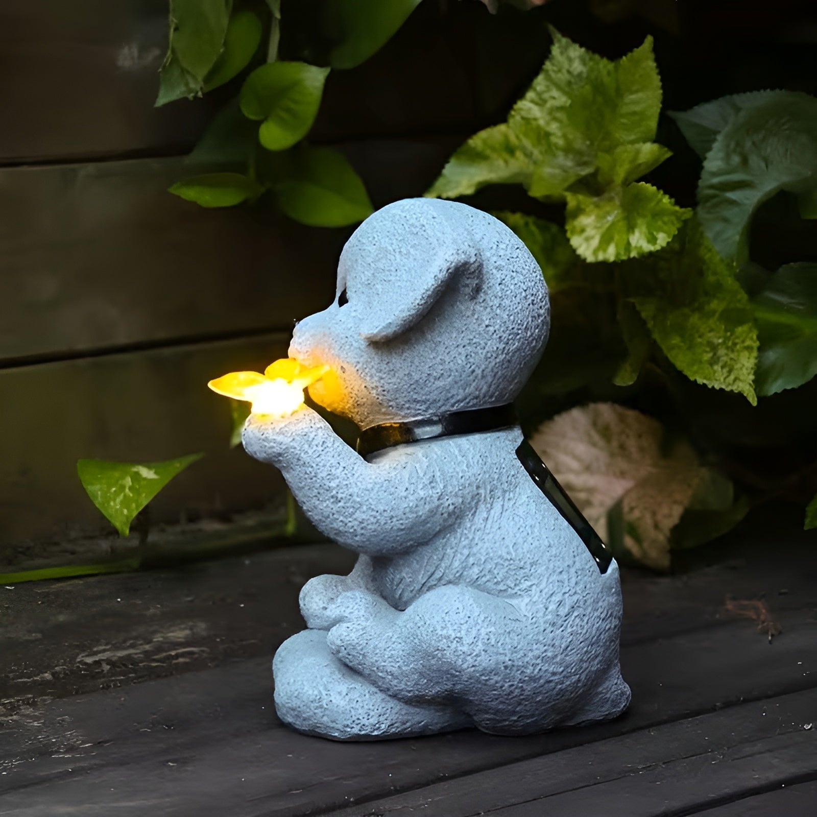 Solar-Gartenfigur Hund mit Schmetterling – Dekorative Gartenbeleuchtung | Wetterfest für Garten Terrasse und Balkon