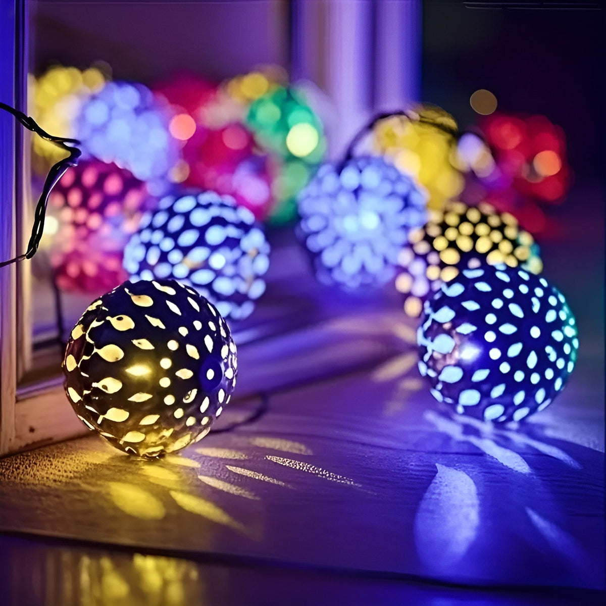 Solarkugelleuchten im marokkanischen Stil – Bunte LED-Lichterkette für Garten & Balkon - Lichterkette