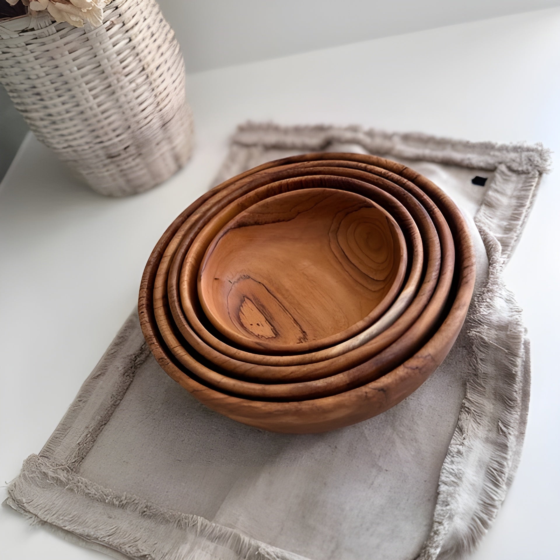 Teakholz-Schalen-Set aus Handarbeit – 5 Elegante Schalen für stilvolles Servieren - Schüsselset