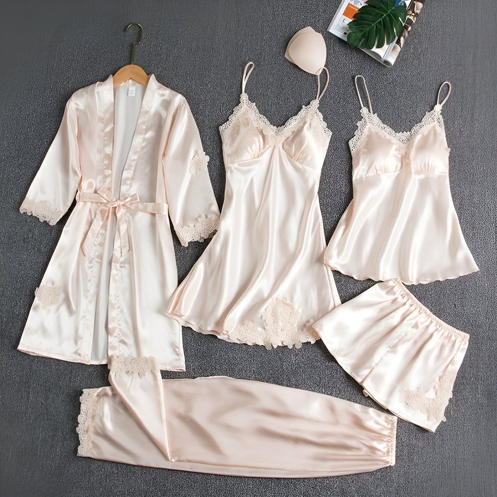 Theresa Set - Luxuriöses Pyjama-Set aus Kunstseide für Frauen - Weißgold / S - Damen-Set