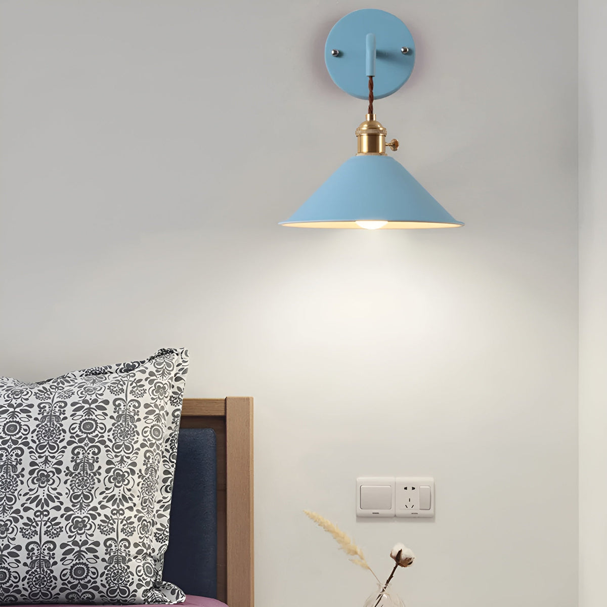 Vintage Wandleuchte aus Metall – Retro-Kegelform für stimmungsvolles Licht - Wandleuchten