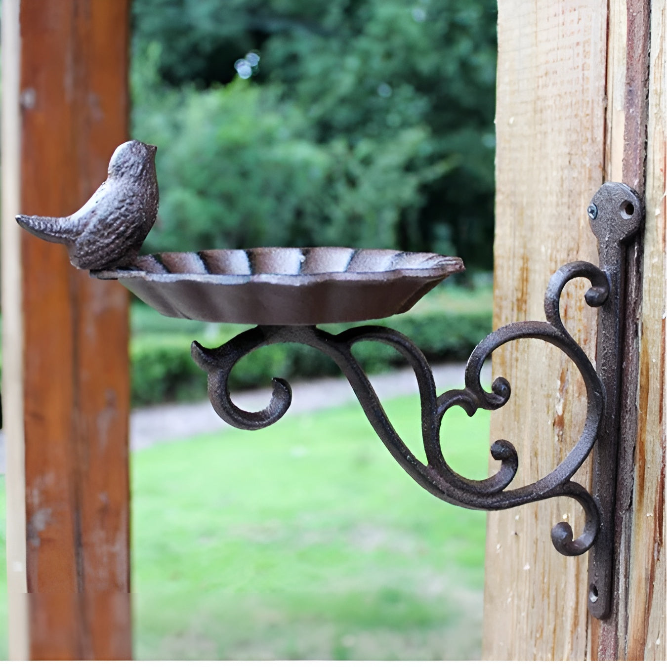 Vogeltränke aus Gusseisen – Dekorative Wasserschale im Landhausstil für den Garten - Vogelbad