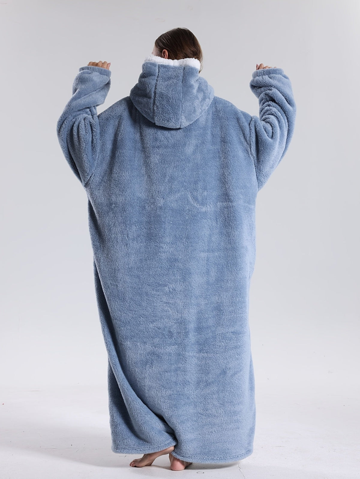 Hoodie-Decke in Hellblau – Seitenansicht