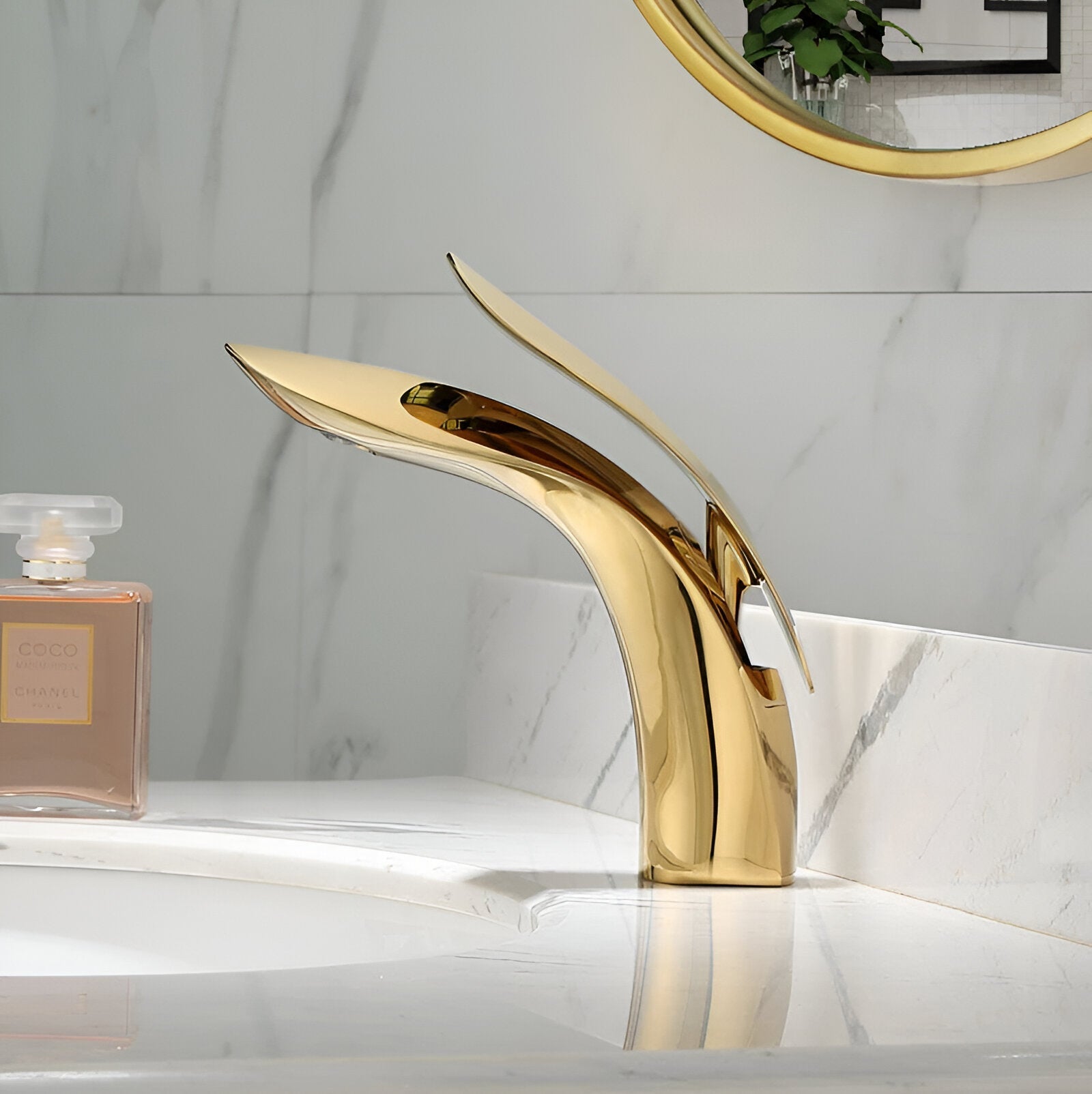 Wasserhahn fürs Bad – Modernes Design mit Wasserfallauslauf | Einlochmontage - Gold - Wasserhahnarmatur