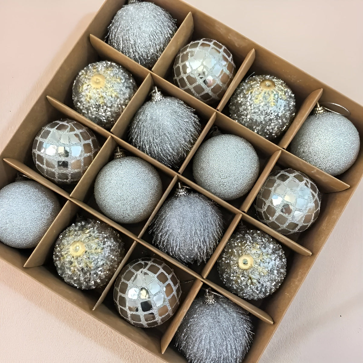 Weihnachtskugeln Set (16 Stück Ø 6 cm) – Bunte Christbaumkugeln | Perfekte Deko für Baum Wohnzimmer & Garten