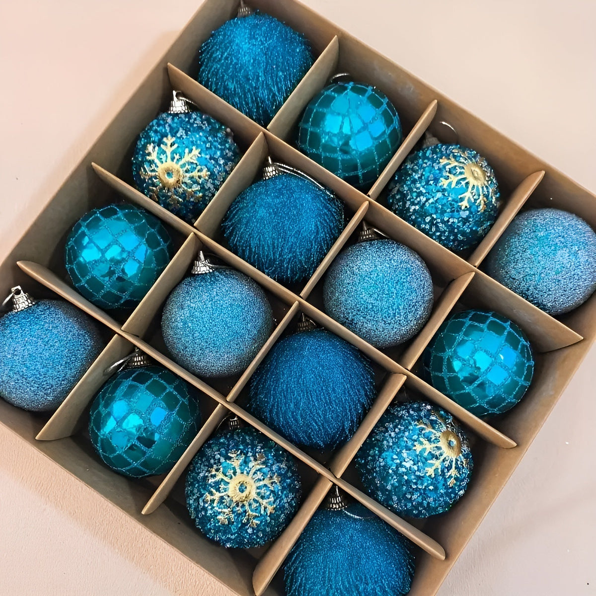 Weihnachtskugeln Set (16 Stück Ø 6 cm) – Bunte Christbaumkugeln | Perfekte Deko für Baum Wohnzimmer & Garten - Blau 1