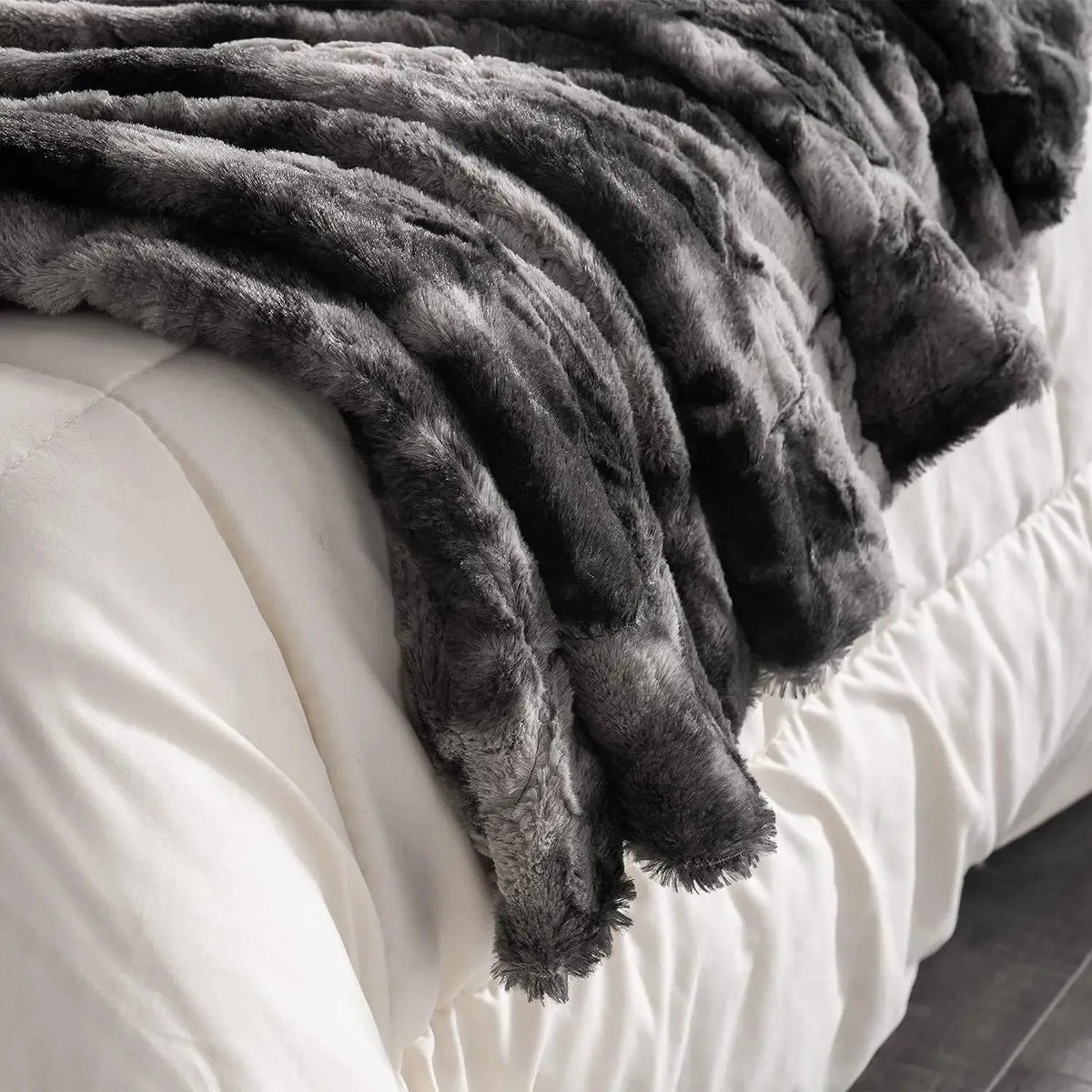 WinterNest Blanket - Warme doppelseitige Fleece-Winterdecke - Saisonale Dekoration