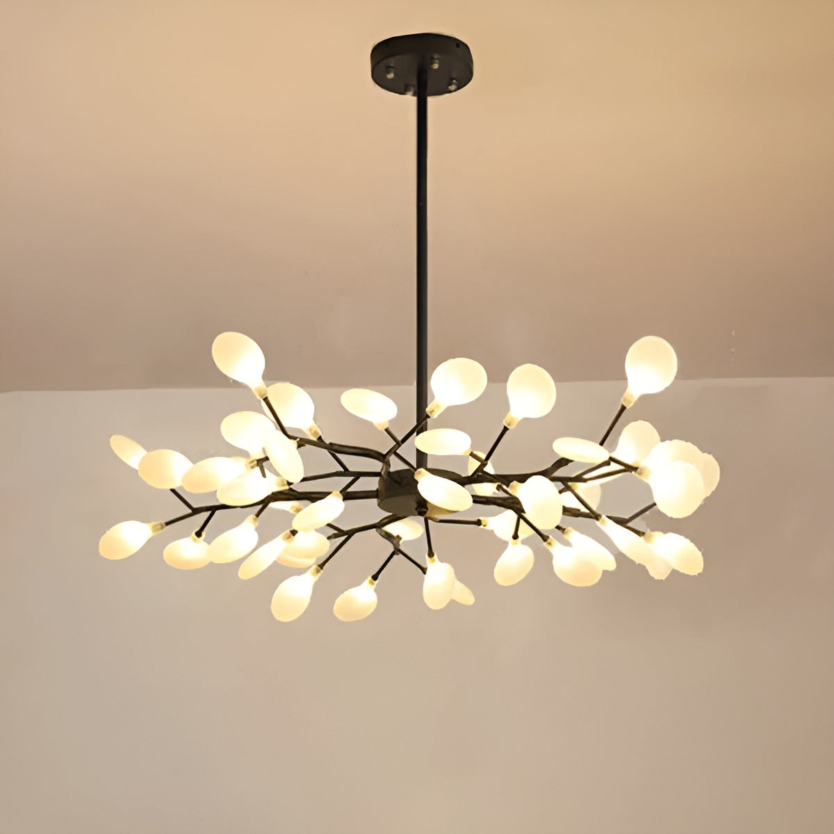 Zweigförmiger Kronleuchter – Elegante Firefly-Optik für stimmungsvolles Licht - 54 / Schwarz / A - Pendelleuchte