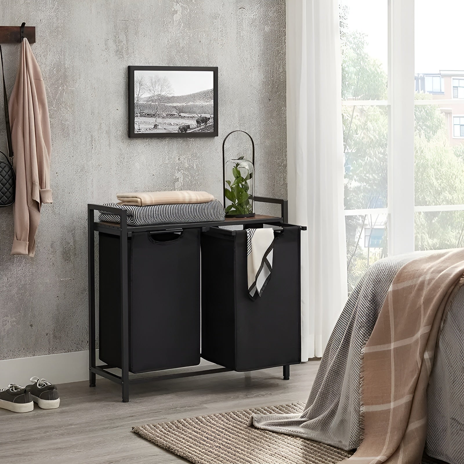 Wäschekorb mit Fächern – Ausziehbarer Wäschesortierer mit Ablage | Schwarzes Metall & Holzoptik in Braun