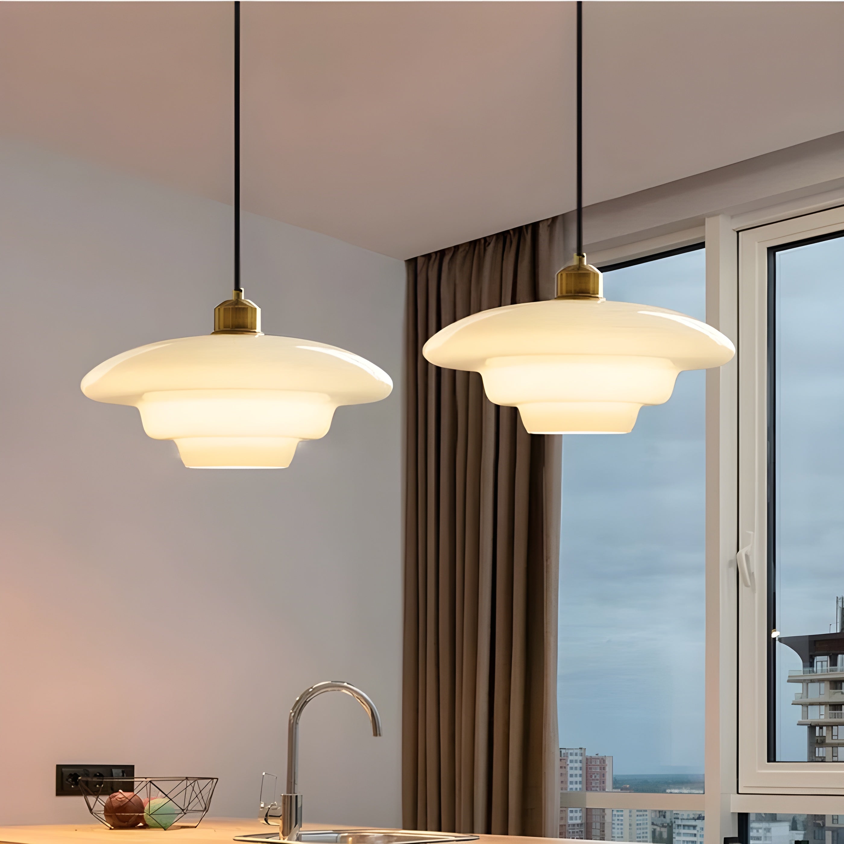 AuraBeam Light – Minimalistische Elfenbeinfarbene LED-Hängelampe aus Glas