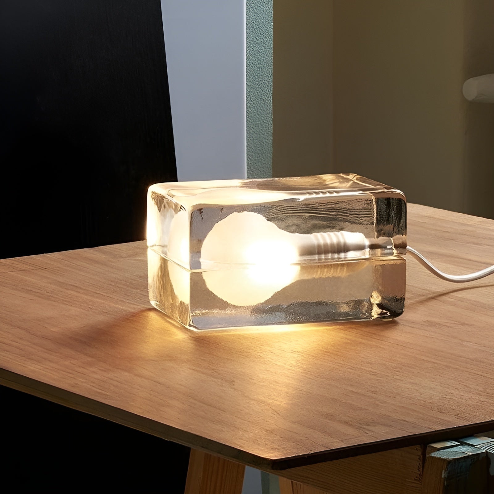 IceLuxe Light – Minimalistische Eiswürfel-LED-Glaslampe