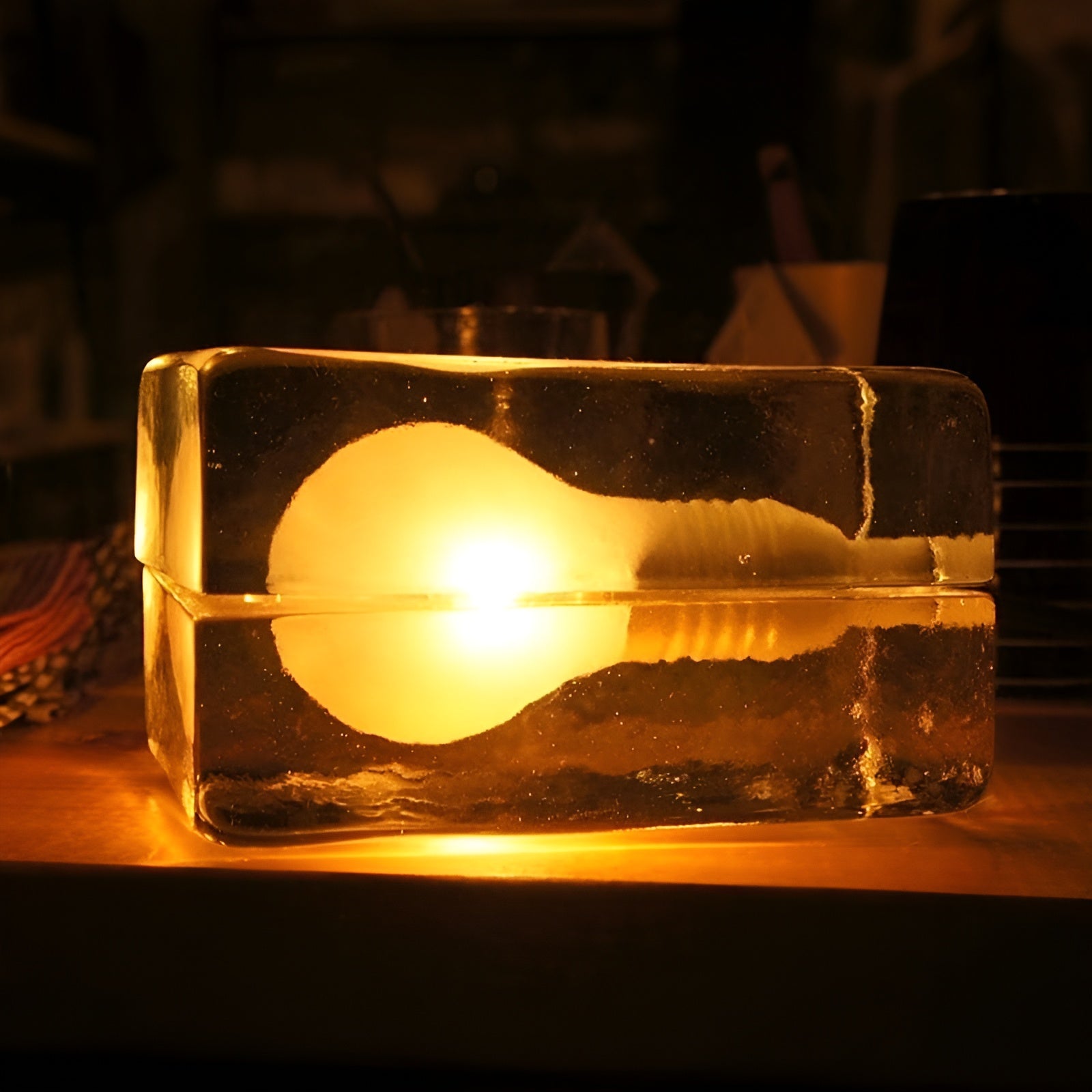 IceLuxe Light – Minimalistische Eiswürfel-LED-Glaslampe