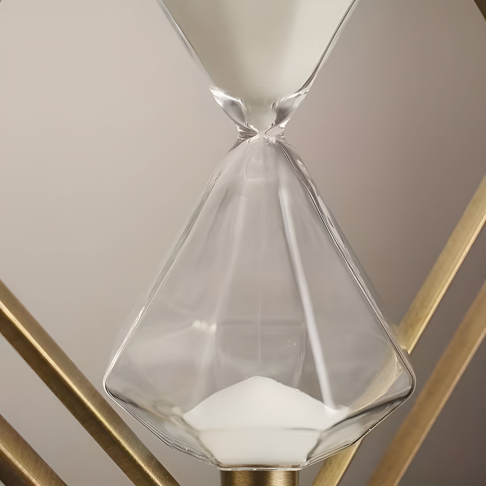 Sanduhr mit geometrischem Metallrahmen – Dekorativ und Entspannend | Mit weißem Sand als Meditationstimer - Wohnzubehör