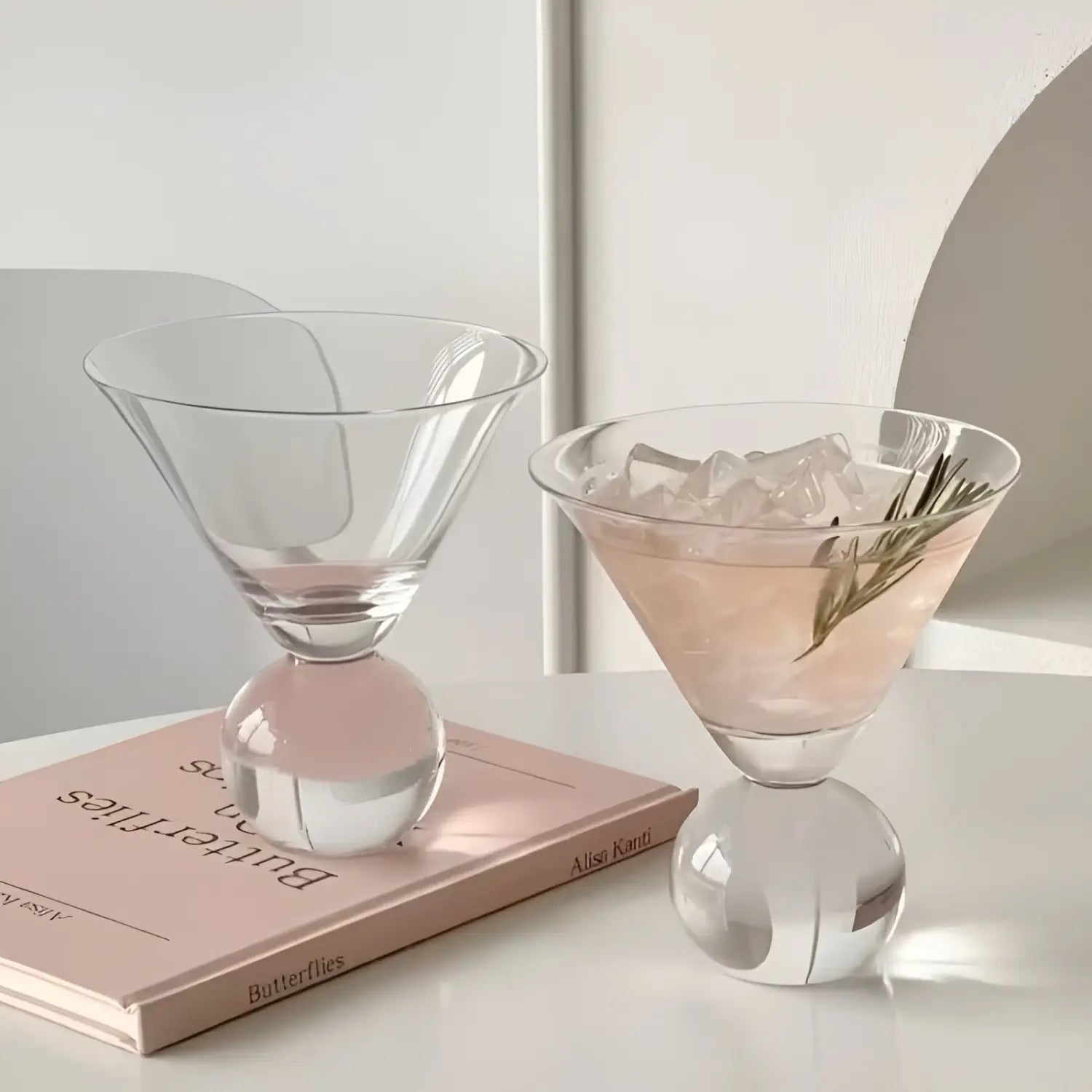 Retro Martini-Glas ohne Stiel 250 ml – Rosa Kristall-Cocktailglas im Vintage-Design Wiederverwendbar & Spülmaschinenfest