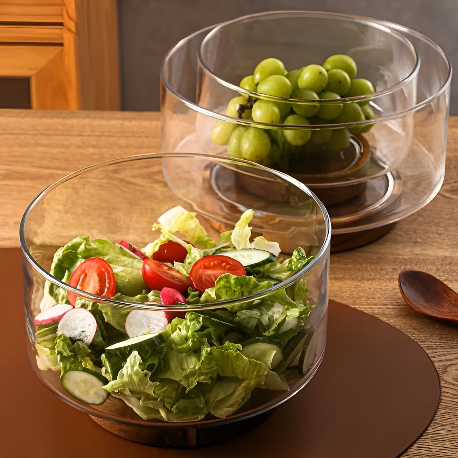 Glasschale mit Holzfuß – Elegant und Dekorativ | Perfekt für Obst Snacks und Salate in der Küche - Wohnzubehör