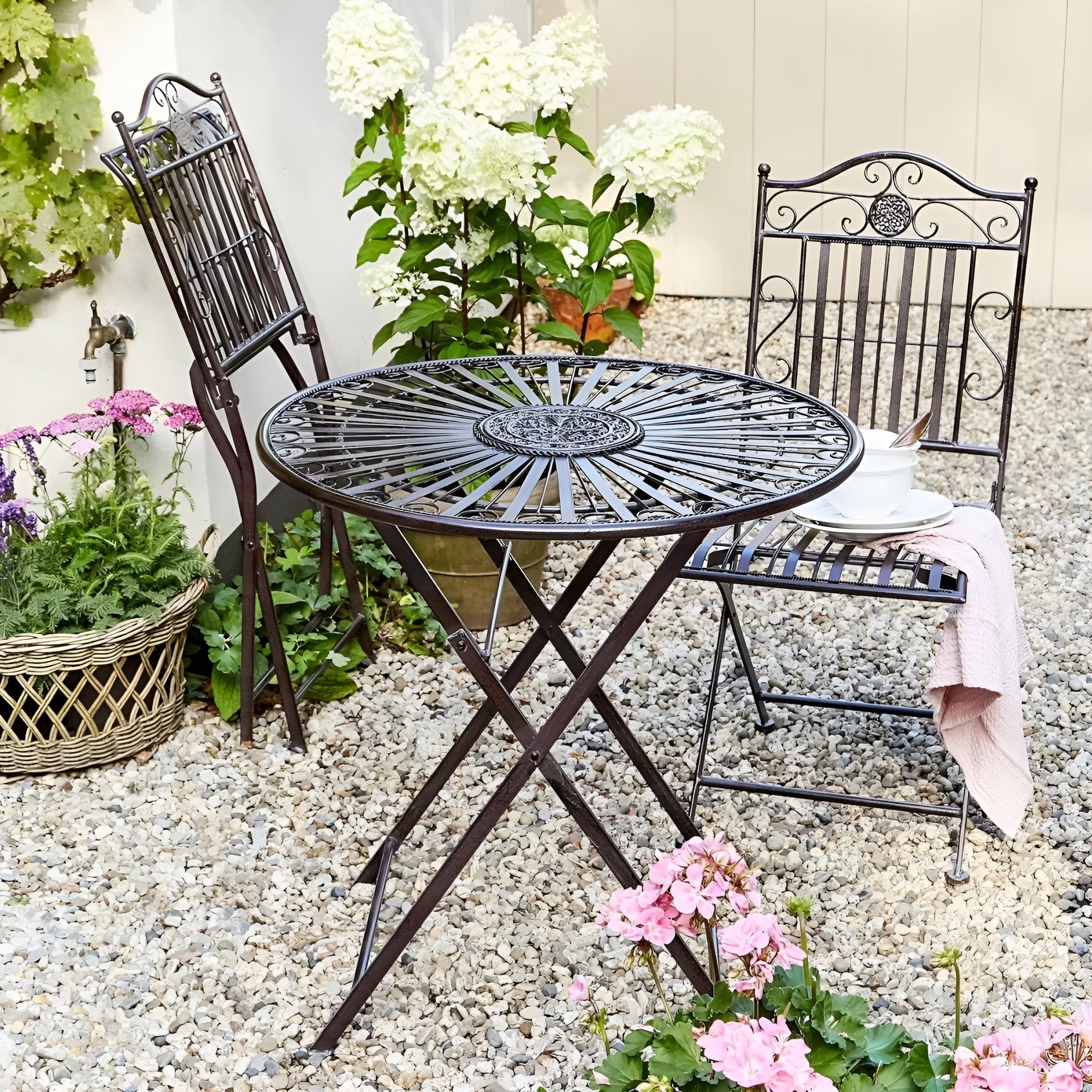 3-teiliges Terrace Hill Gartenmöbel Set – Klappbares Bistro-Set aus Eisen in Vintage Dunkelbraun - Dunkelbraun