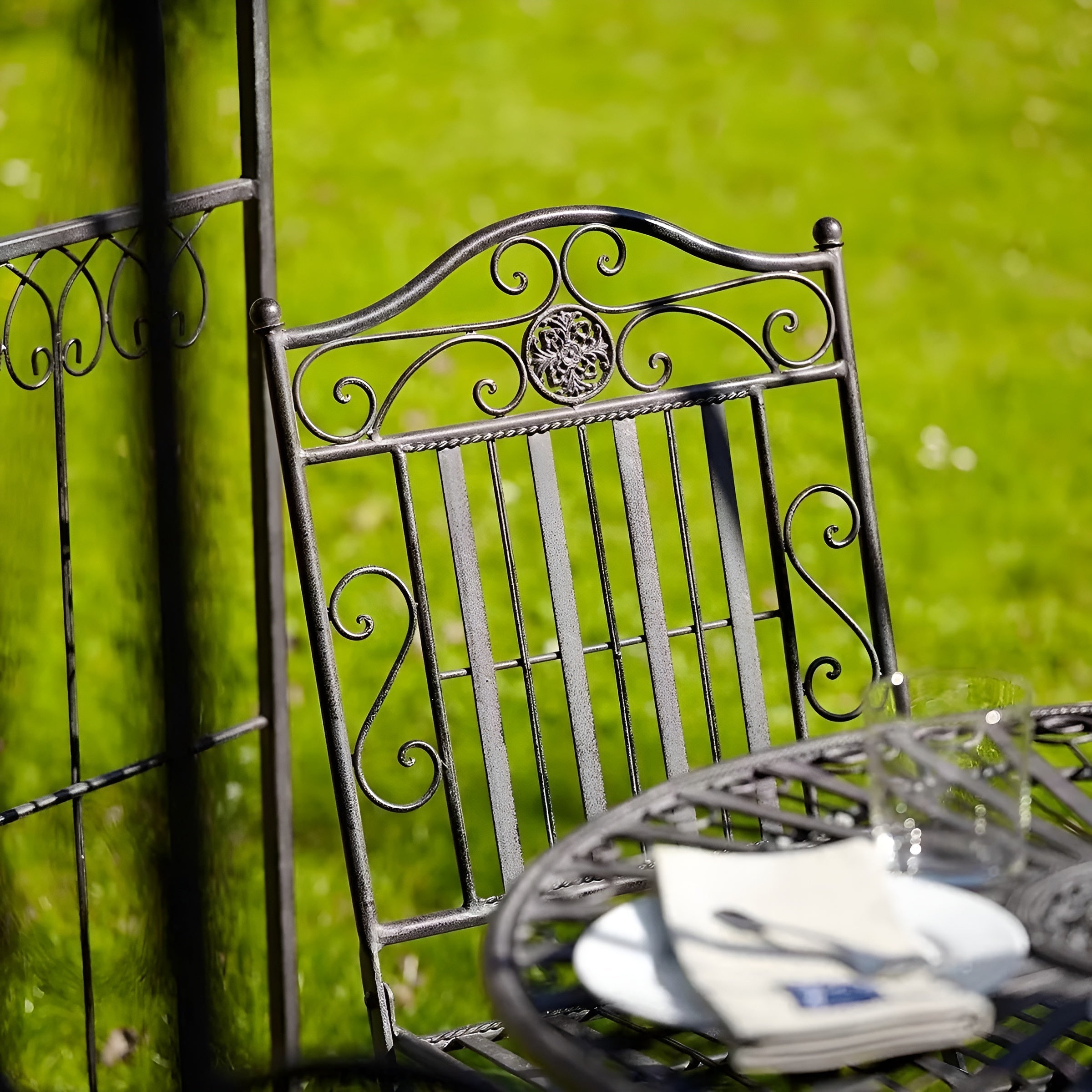 3-teiliges Terrace Hill Gartenmöbel Set – Klappbares Bistro-Set aus Eisen in Vintage Dunkelbraun - Dunkelbraun