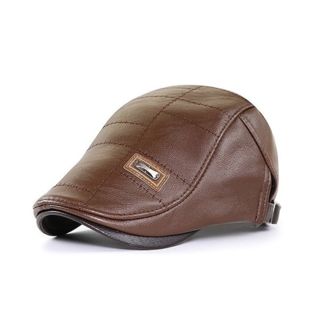 Herren Leder-Flatcap in Hellbraun – klassische Retro-Kappe von der Seite