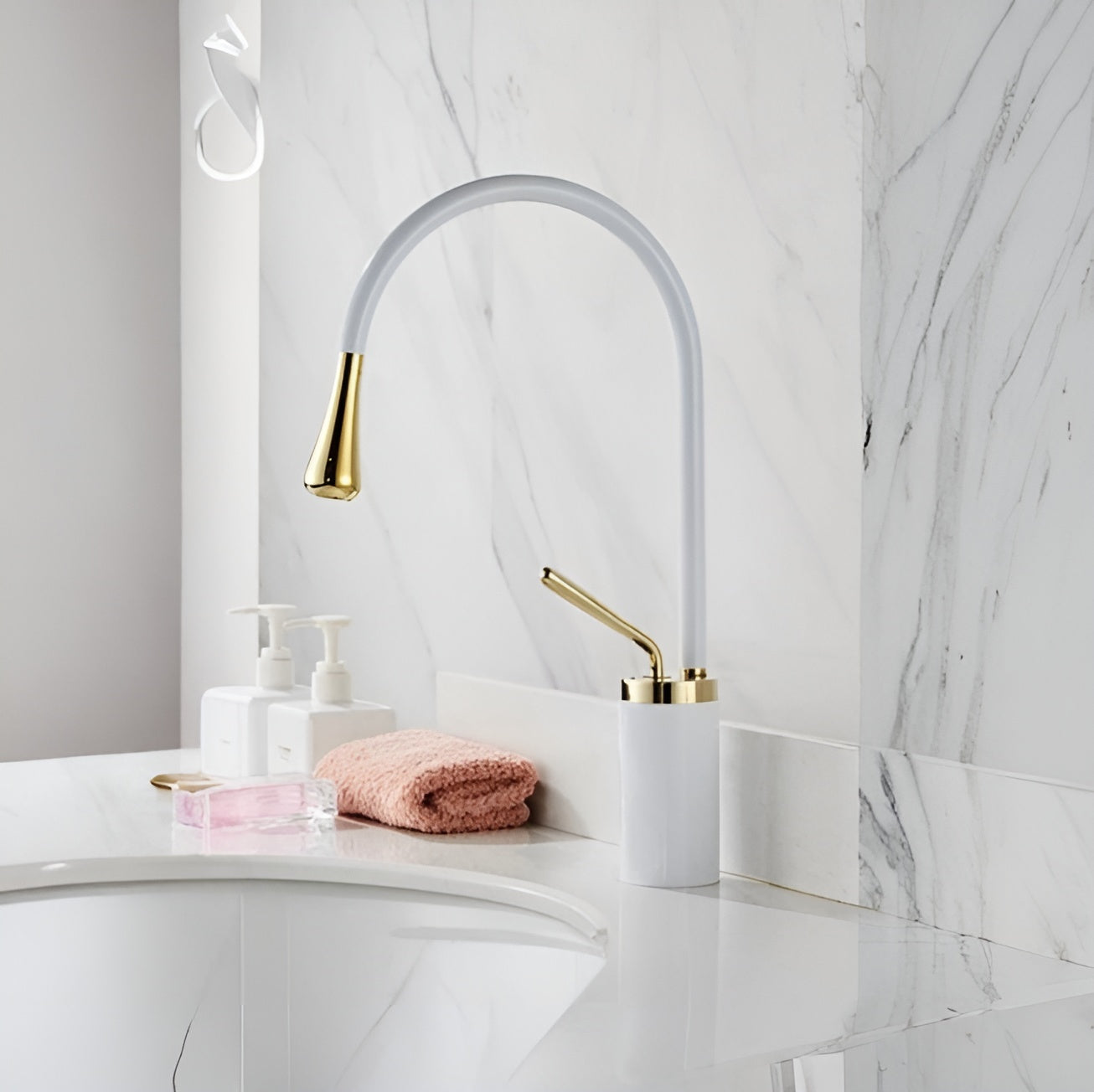 360° Drehbarer Wasserhahn – Modern & Vielseitig | Für Küche Bad und Hauswirtschaftsraum - Weiß/Gold - Küchenarmatur