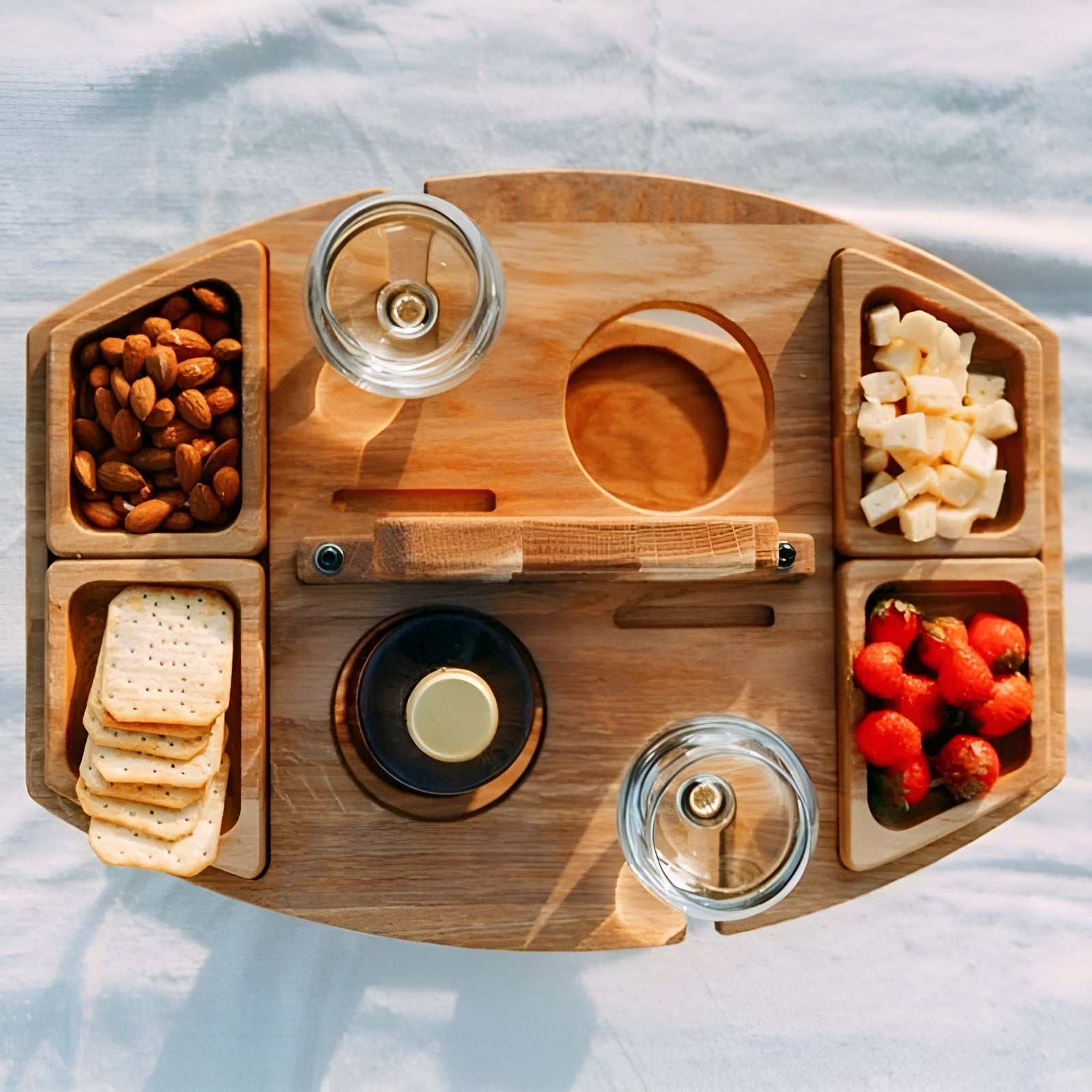 Picknick-Weintisch aus Holz – Perfekt für Wein & Snacks im Freien