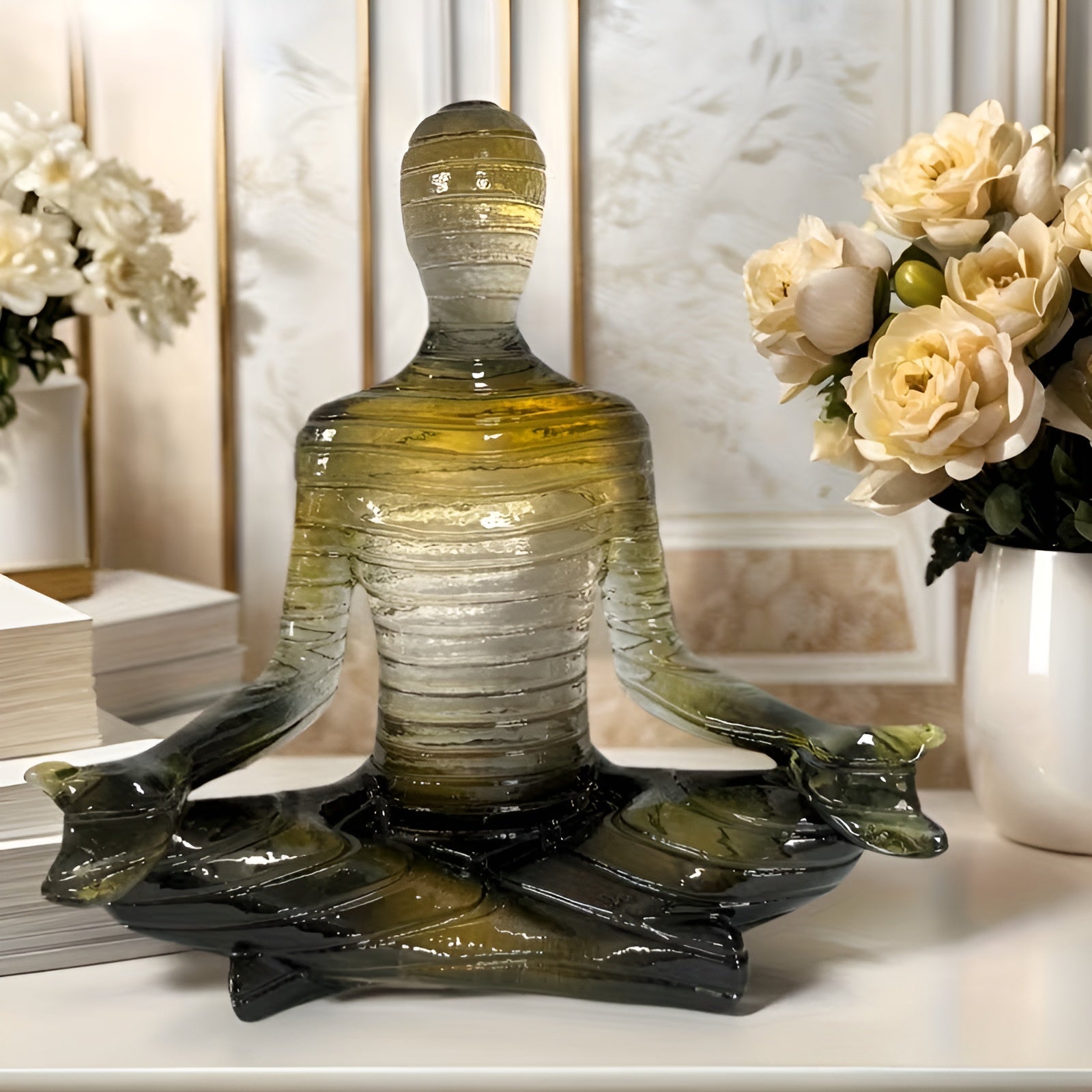 Meditative Yoga-Skulptur – Ruhige Figur in Lotusposition | Dekorative Resin-Statue für Zuhause - Gelbverlauf - Skulptur