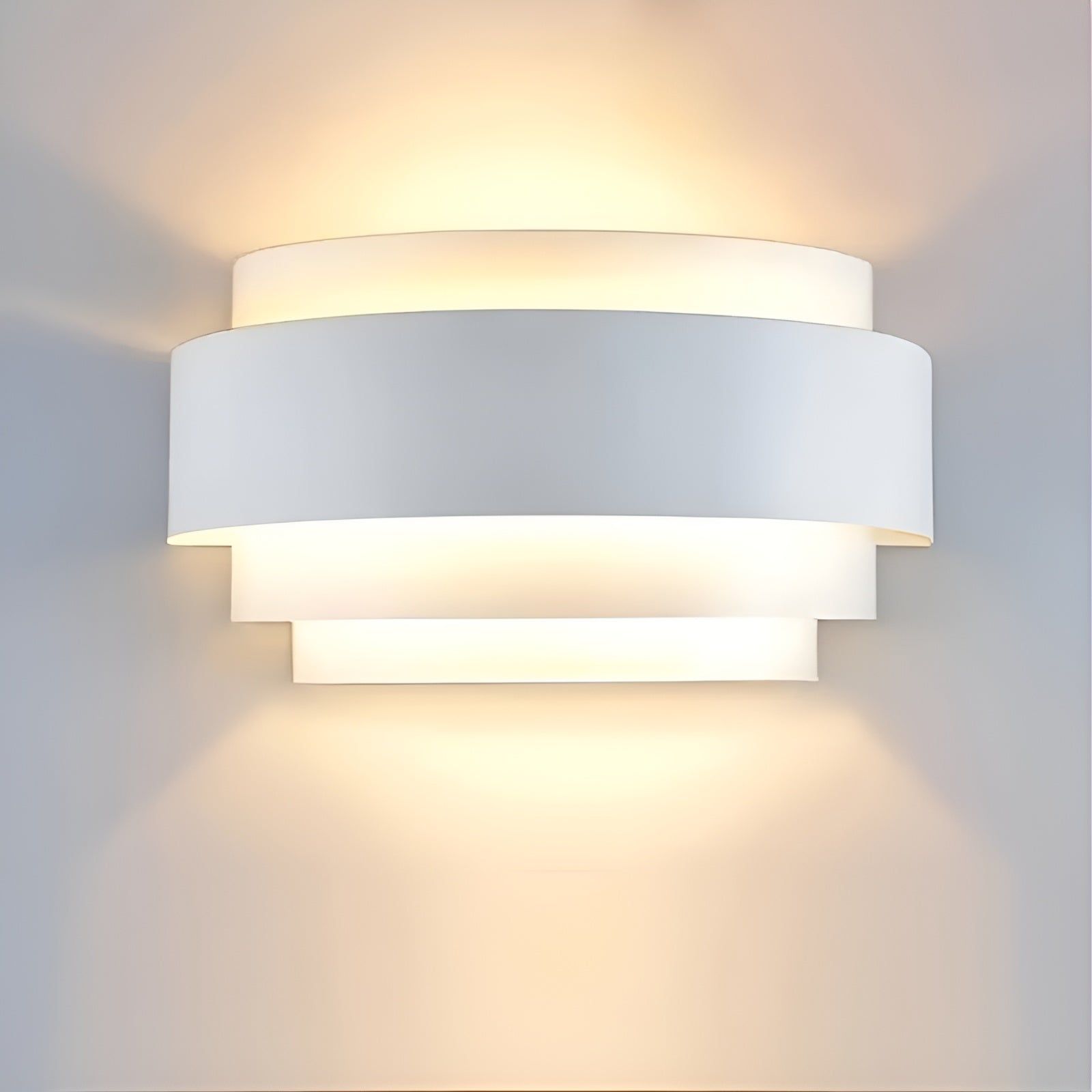 CrescentWave Light - Moderne Halbmond Metall-Wandleuchte