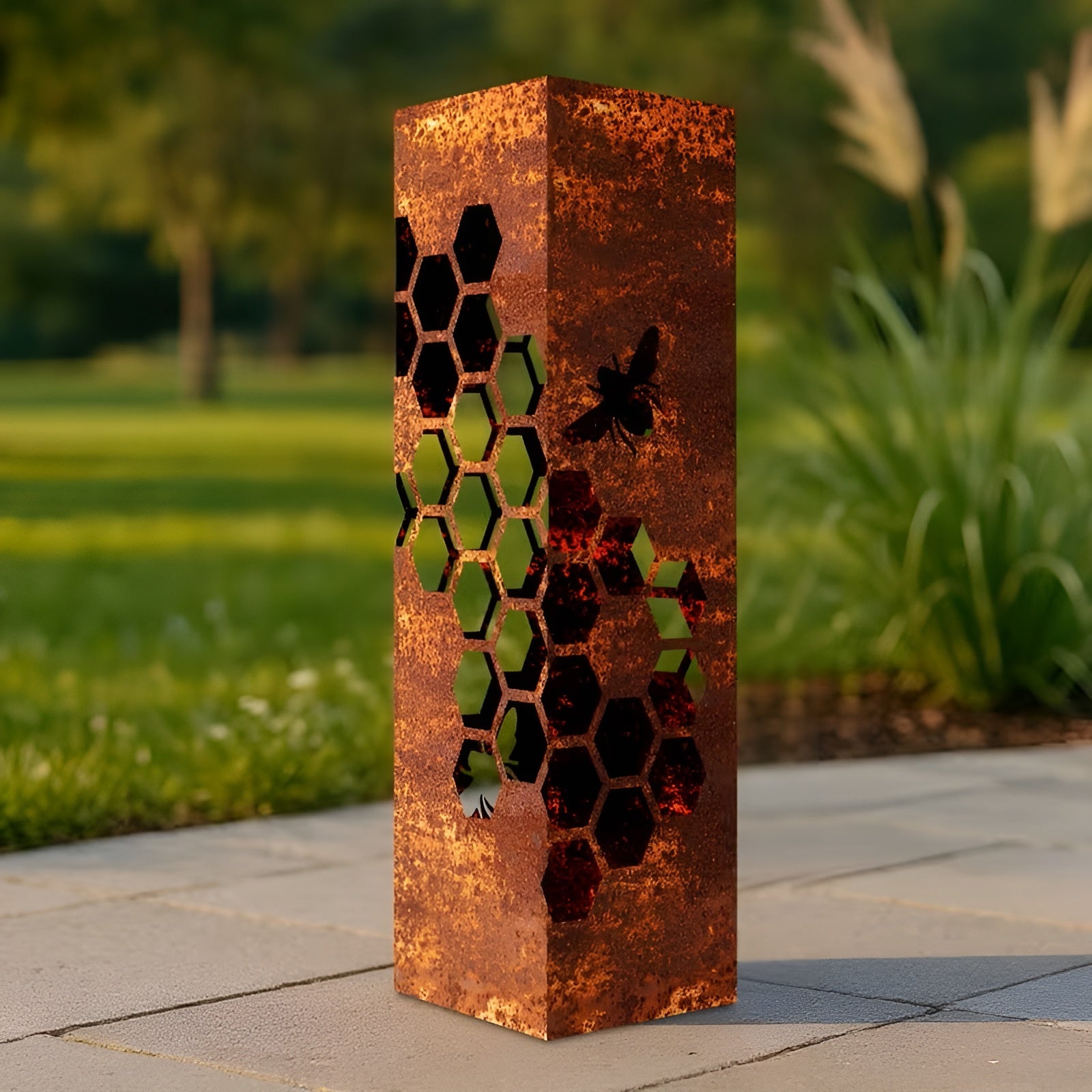 3D Gartenlaterne mit Wabenmuster – Dekorative Metallleuchte im Rost-Look | Perfekt für Garten Terrasse und Blumenbeete