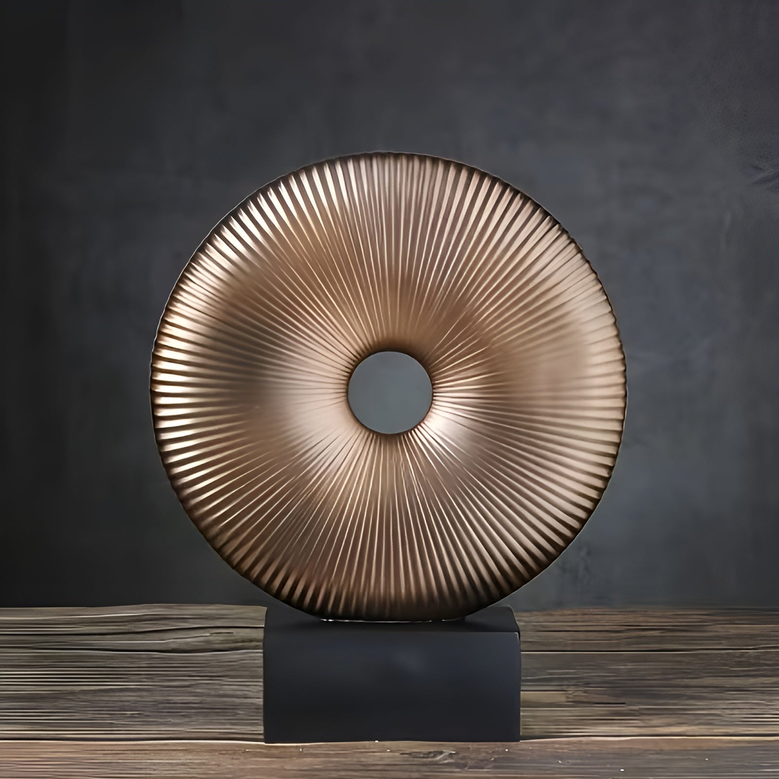 Runde Skulptur im Vintage-Stil – Chinesisch Inspiriert | Stilvolle Wohnraumdekoration aus Resin