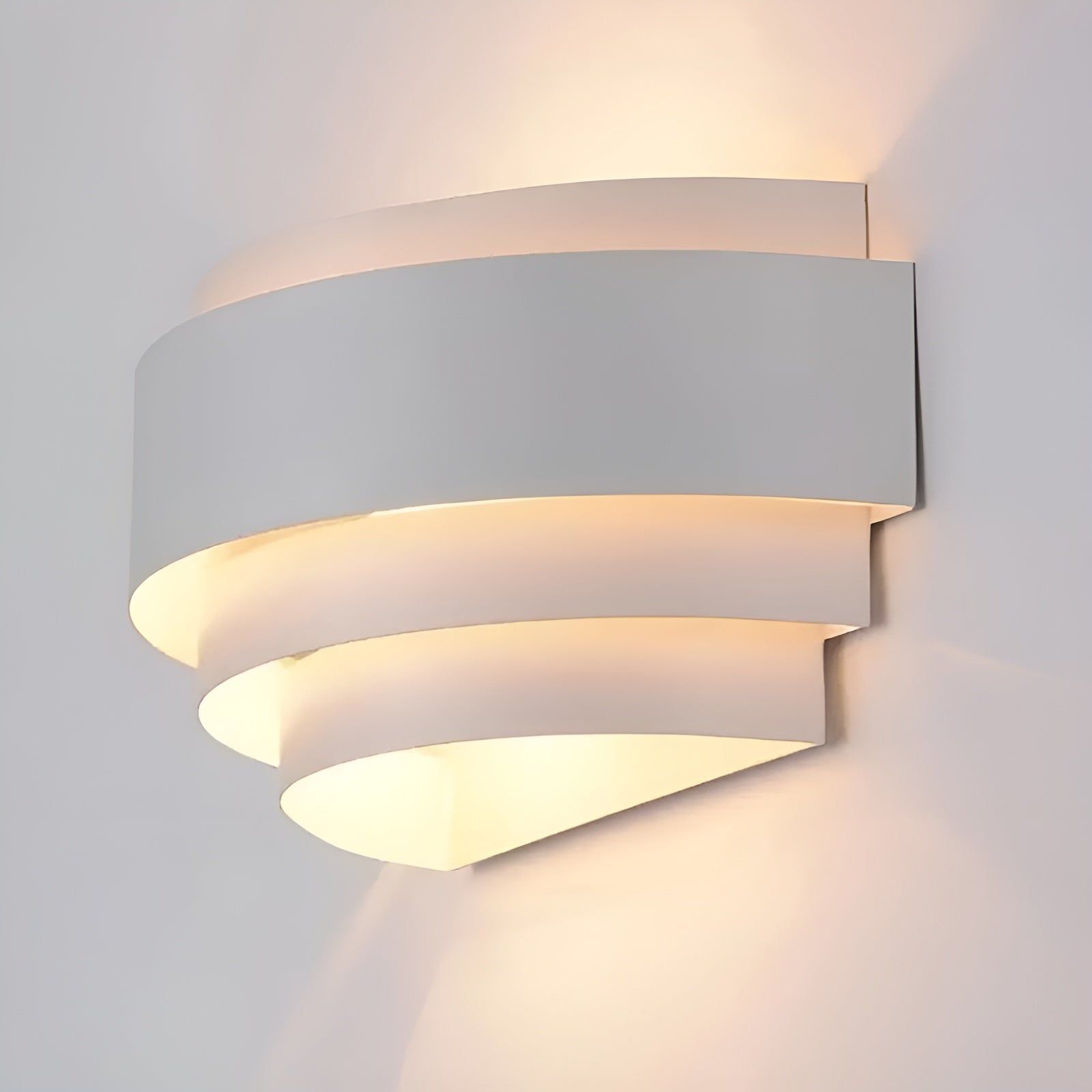 CrescentWave Light - Moderne Halbmond Metall-Wandleuchte