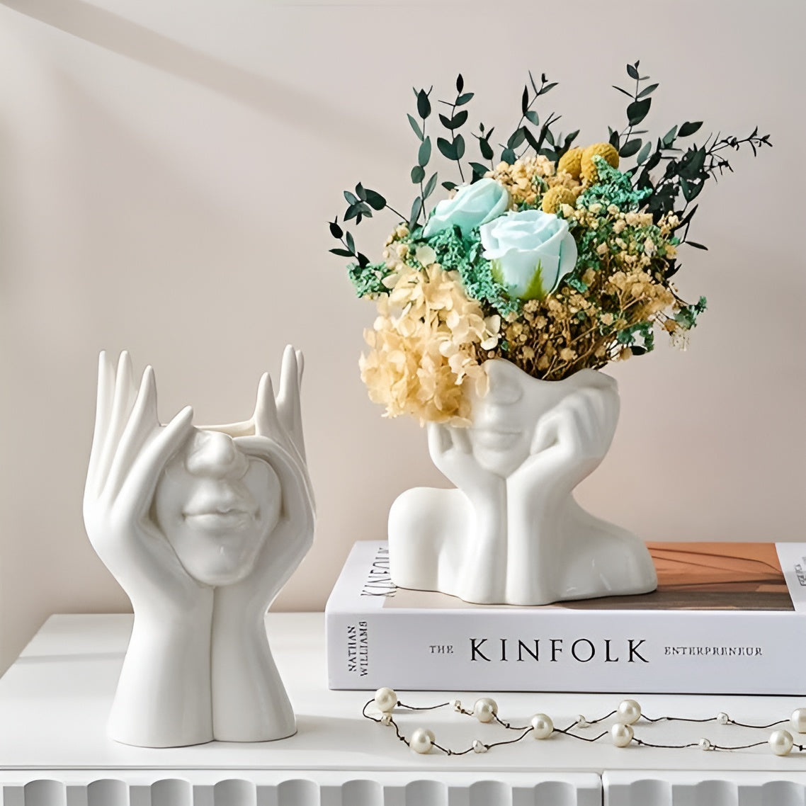 Keramikvase mit Gesichtsmotiv – Elegante Wohnraumdeko | Ideal für Tische & Sideboards