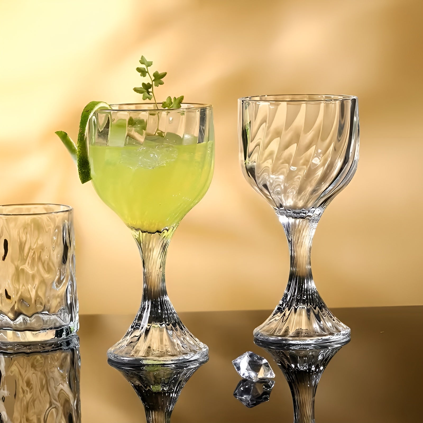 Retro Trinkgläser mit Stiel (6 Stück) – Gerilltes Glas im Vintage-Look | Stilvoll für jede Tafel - Wohnzubehör