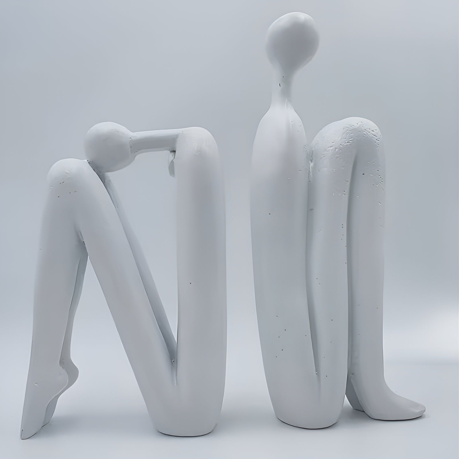 2-teiliges Skulpturen-Set aus Kunstharz – Moderne Menschenfiguren | Dekorativ für Regal & Wohnzimmer - Weiß - Skulptur