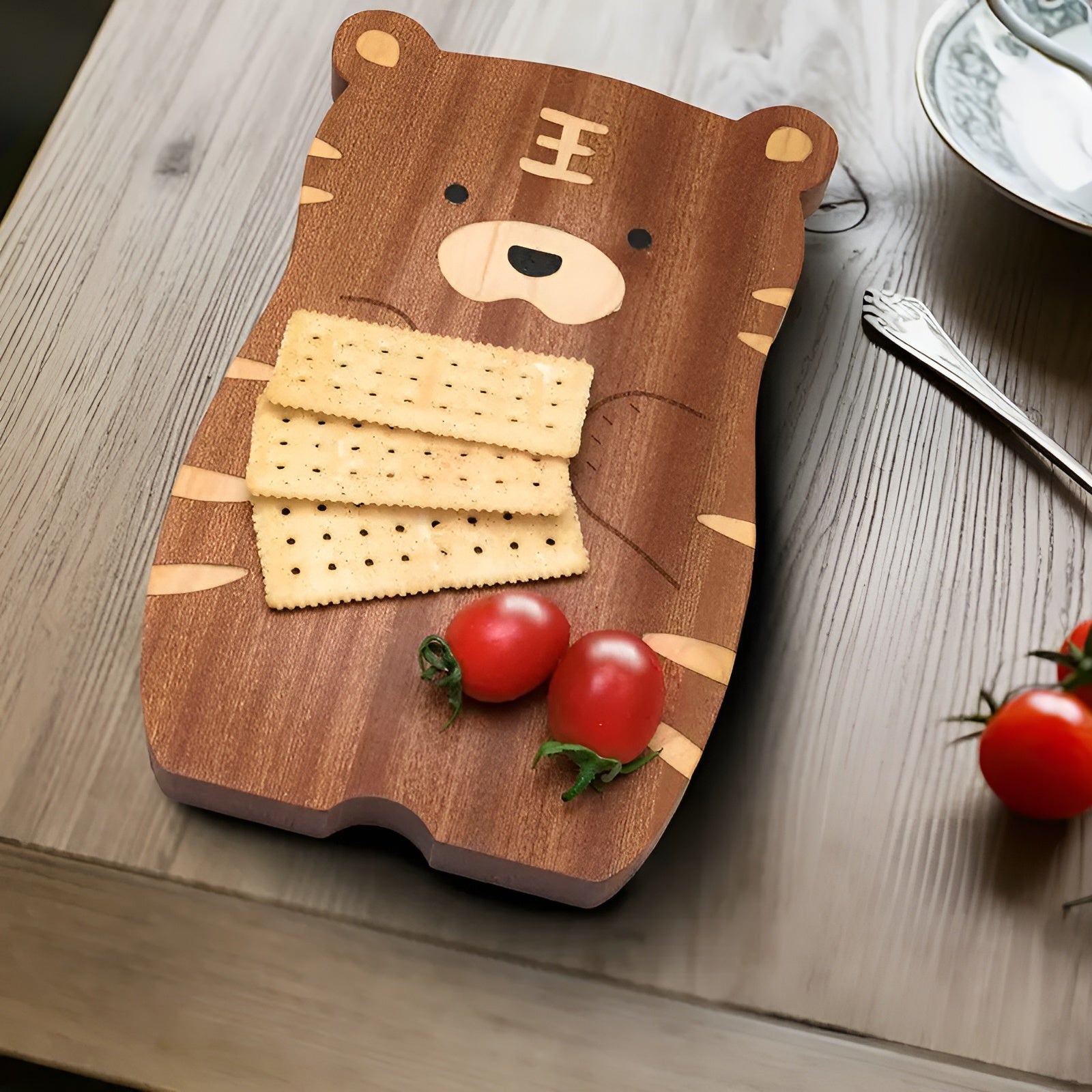 Schneidebrett aus Massivholz – Verspielt in Eichhörnchenform | Lebensmittelecht & Langlebiges Design für Küche & Frühstück