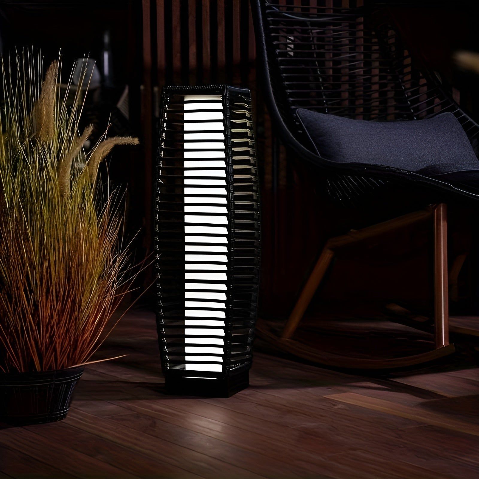 OutdoorShimmer Light - Vielseitige Solar-Außenbodenlampe Elegare