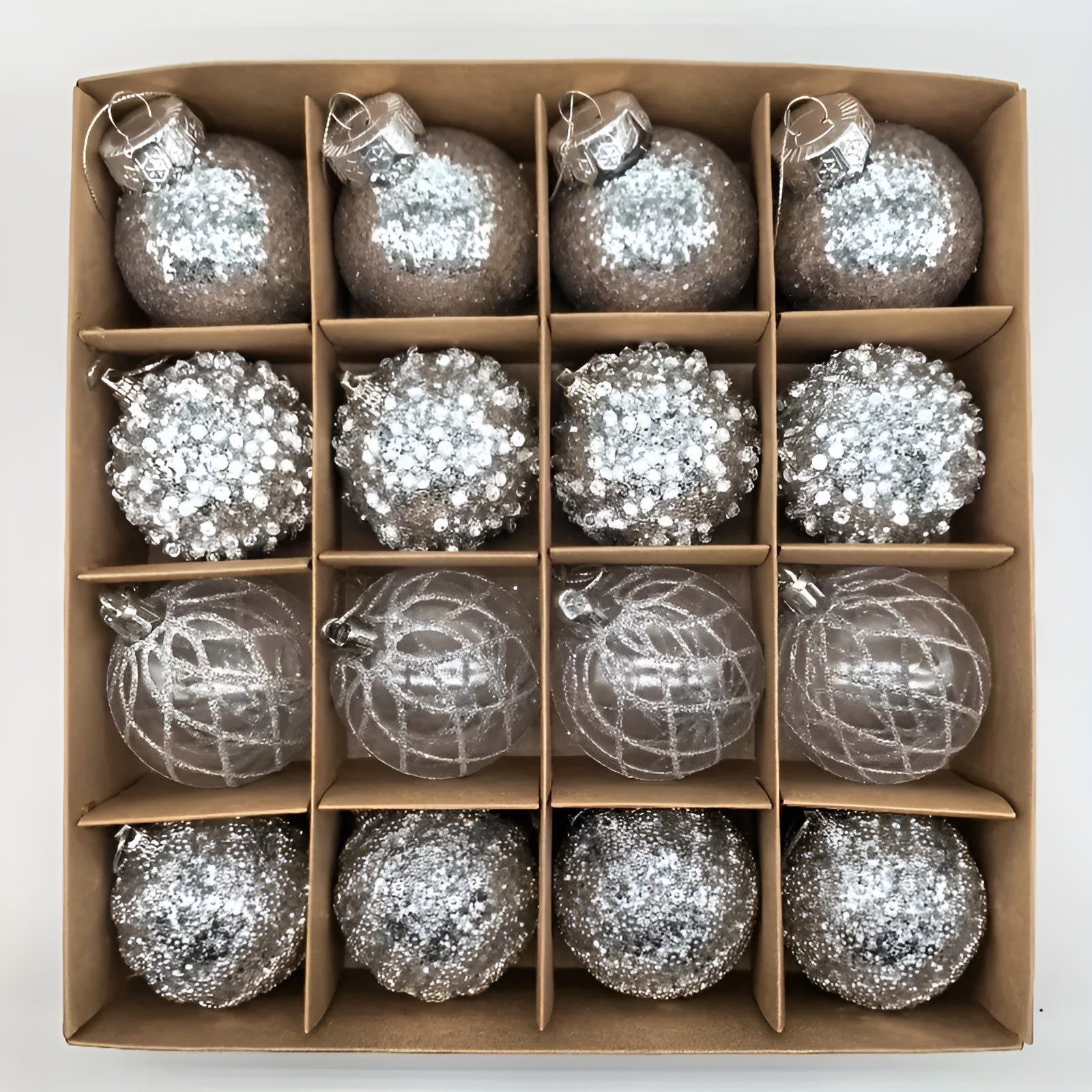 Weihnachtskugeln Set (16 Stück, Ø 6 cm) – Elegante Kugeln in Champagner | Perfekt für Weihnachtsbaum