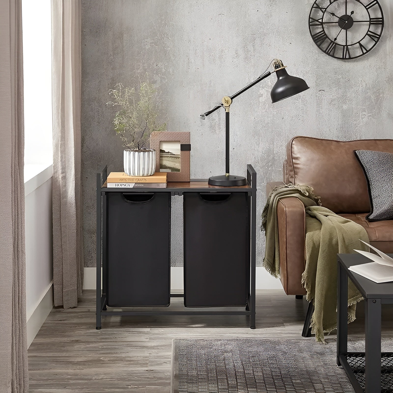 Wäschekorb mit Fächern – Ausziehbarer Wäschesortierer mit Ablage | Schwarzes Metall & Holzoptik in Braun