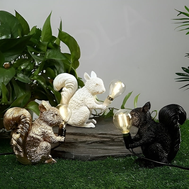 Tischlampe mit Eichhörnchenfigur – Niedliches Deko-Highlight im Nordic Design