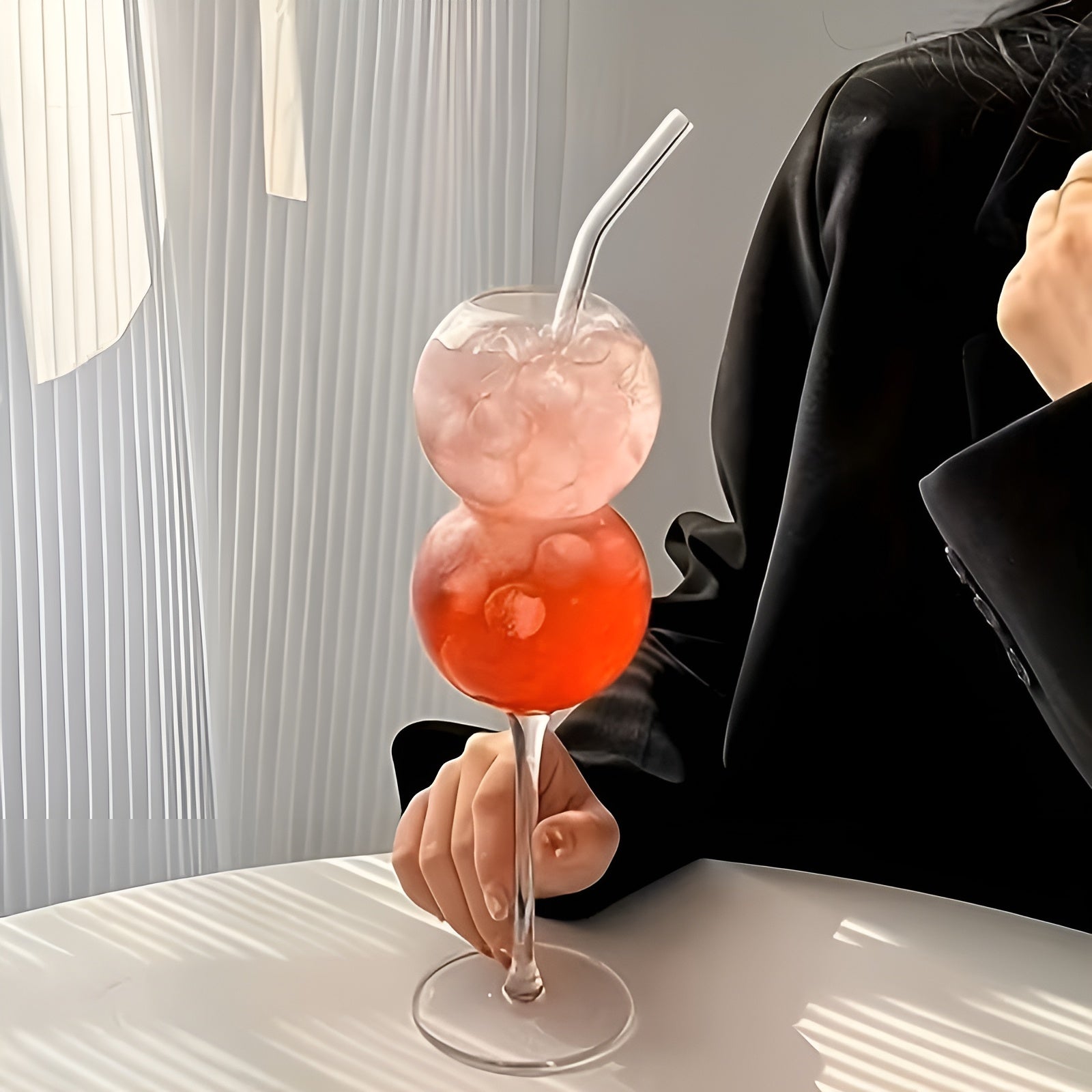 2er Set Glasbecher in Kugelform – Elegant und Dekorativ | Wiederverwendbar mit Glasstrohhalmen Perfekt für Saft Drinks