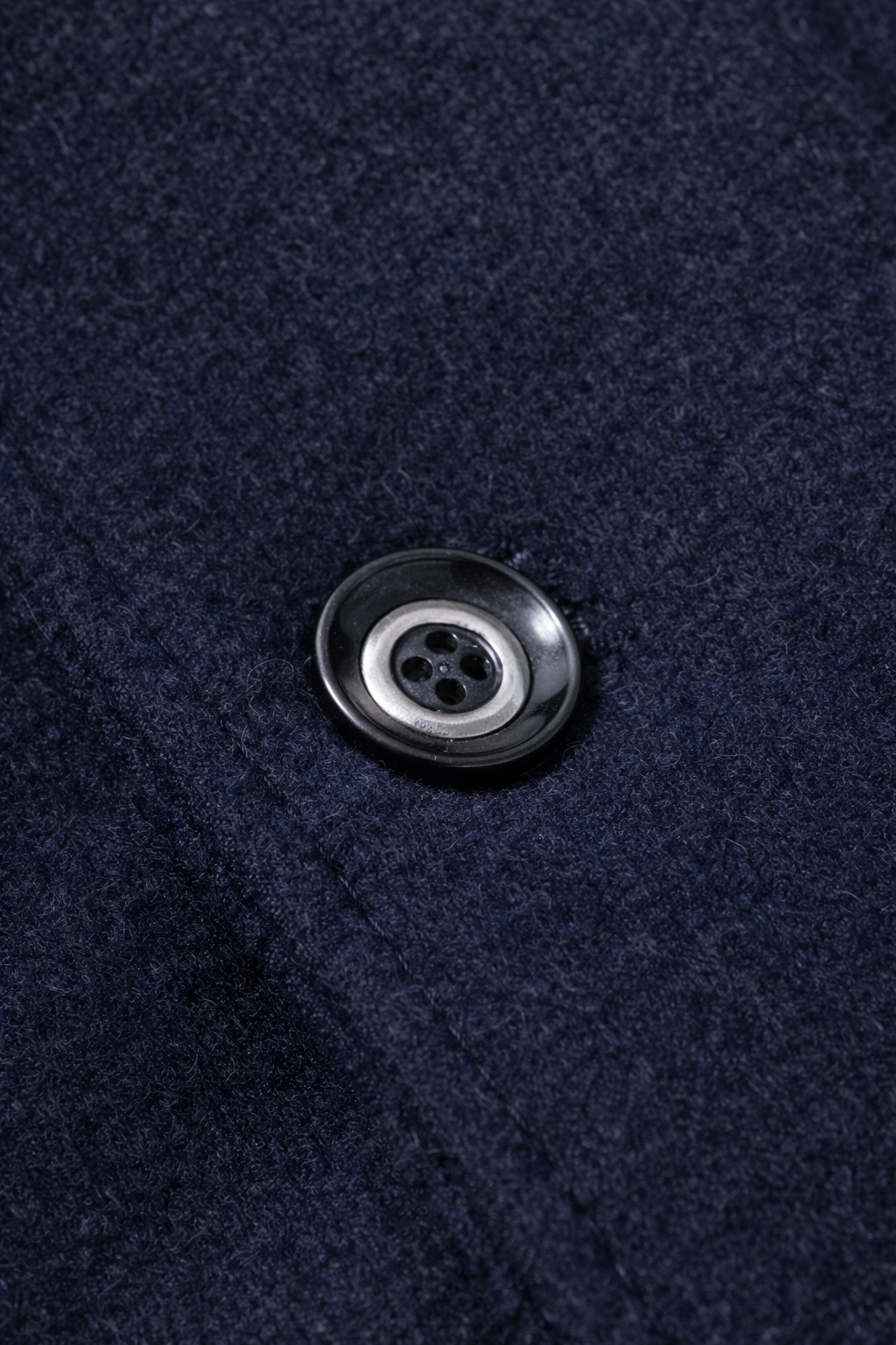 Herren Winterjacke Marineblau – Innenkragen Nahaufnahme