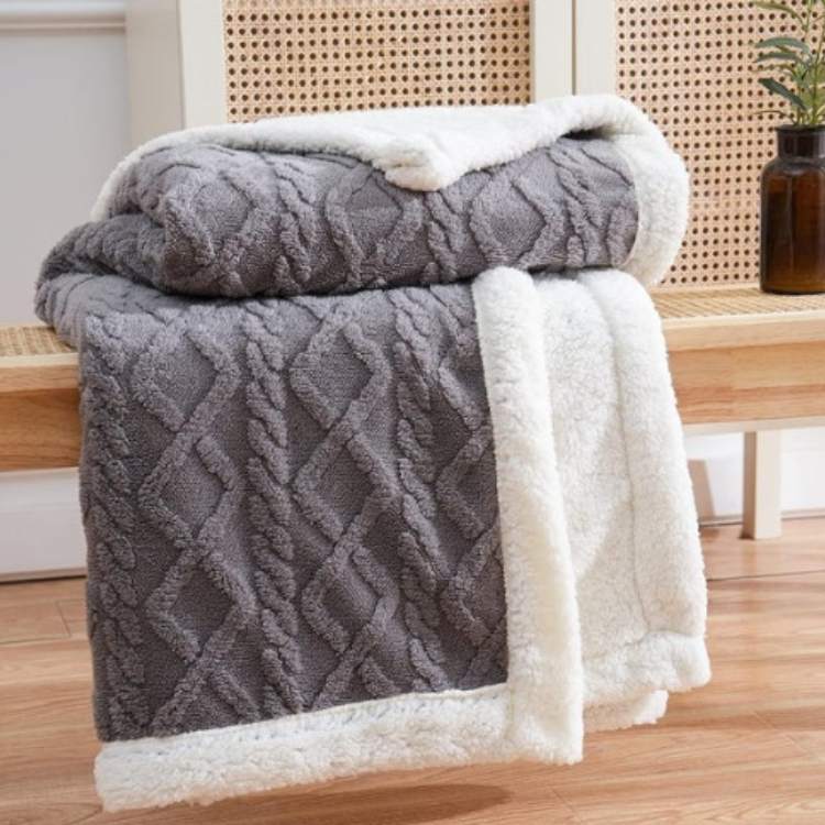 Sherpa Gewichtsdecke 150x200 cm Grau – weiche Plüschdecke für Schlafzimmer und Sofa
