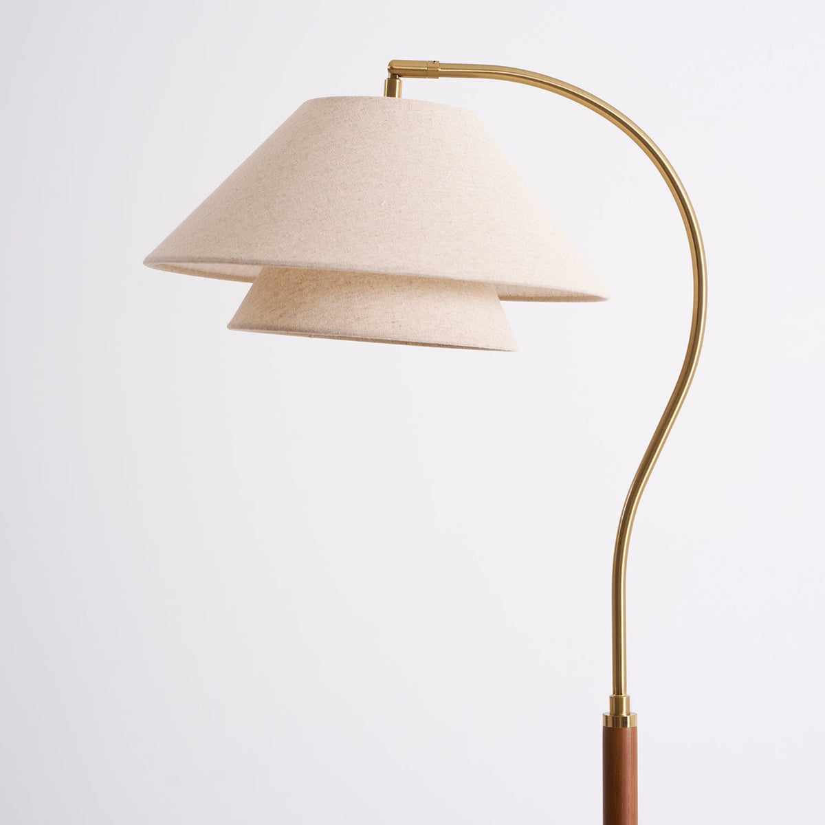 Doppelschirm-Stehlampe – Produktdetail Schirmaufhängung