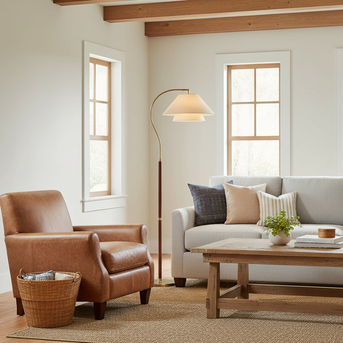 Detailansicht des doppelten Stoffschirms der Designstehlampe