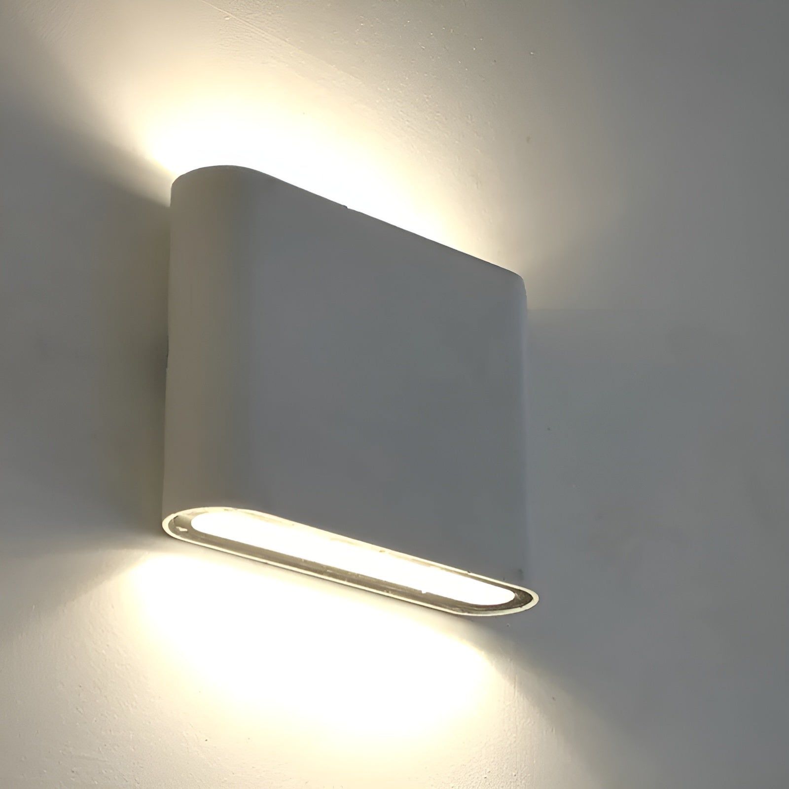 PowerShine Lamp - Minimalistische Wasserdichte Außen LED-Wandleuchte - Elegare