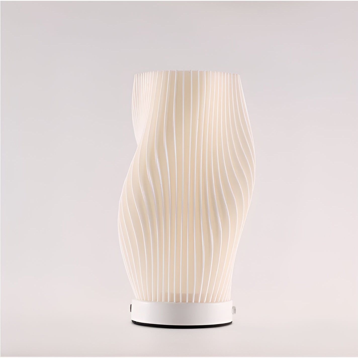 ChicPleats Lampe - Luxuriöses Französisches Creme Plissee Schreibtischlampe für Eine Gemütliche Atmosphäre - Elegare