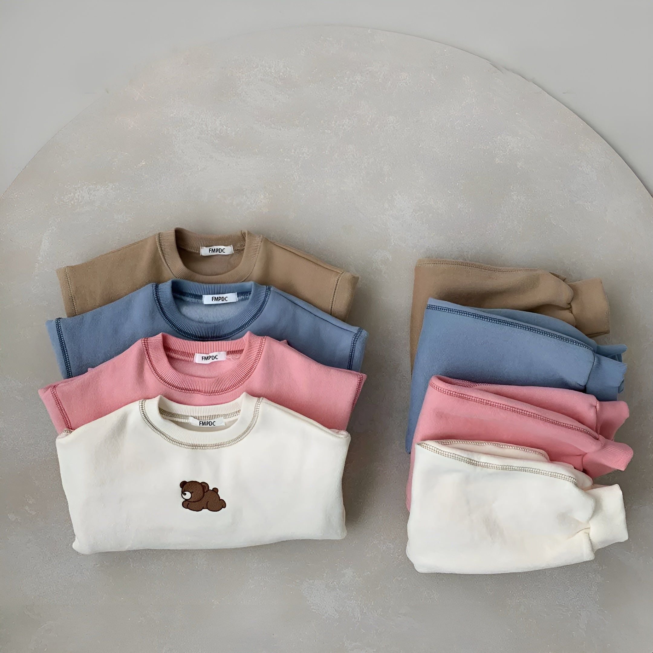 Playful Bear - Bequem gestickt Passendes Bären-Set für Babys (Pullover + Hose) - Elegare