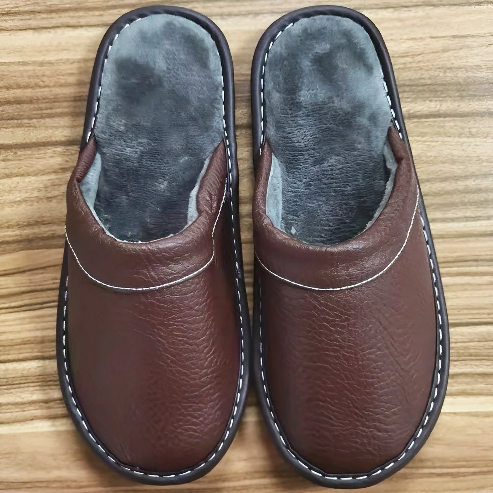 LuxeComfort Slippers - Lässige Kunstleder-Hausschuhe für Herren Elegare