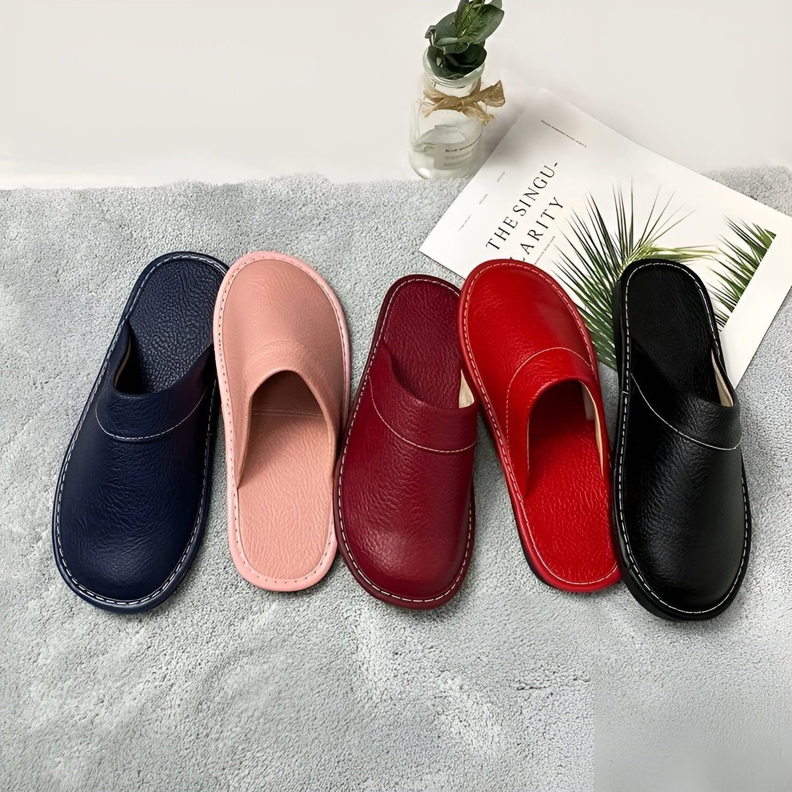 LuxeComfort Slippers - Lässige Kunstleder-Hausschuhe für Herren Elegare