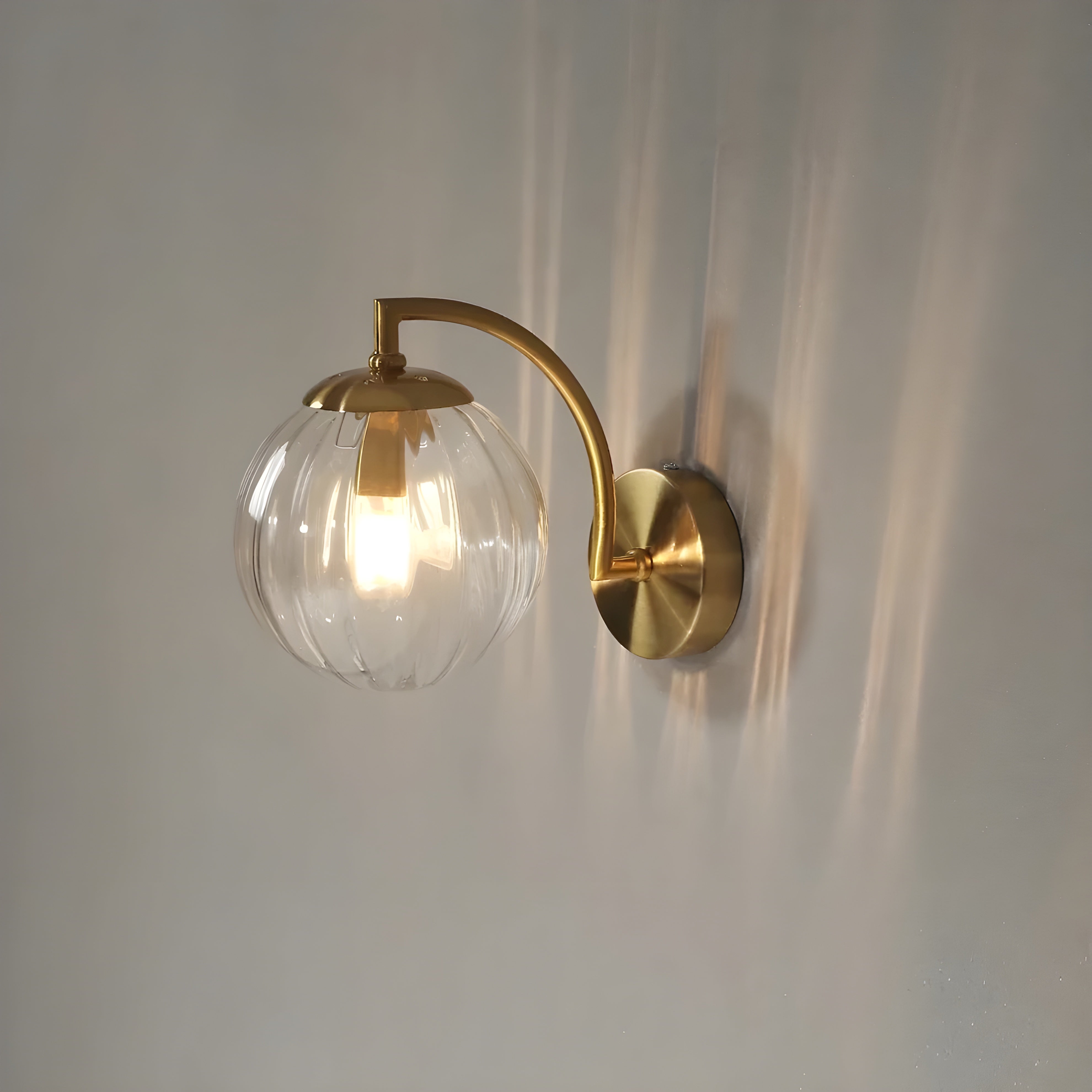 NordicBrilliance Light – Moderne LED-Wandlampe aus Glas
