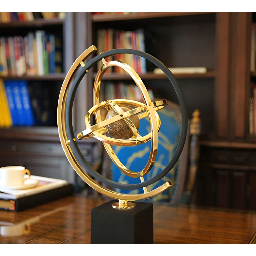 Luxe Globe - Handgefertigte Metallskulptur mit Marmorsockel für Moderne Wohnkultur - Elegare