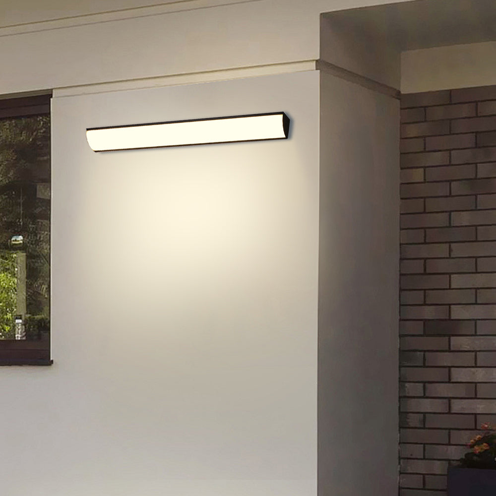 LED-Wandleuchte außen, montiert an Hausfassade, wetterfest und langlebig